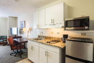 Studio 6 Duluth Ga Near Gas South District Room photo